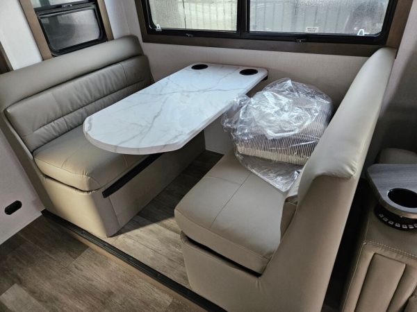 2025 Dynamax Isata 5 Series 30FW - Image 9