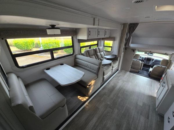 2025 Dynamax Isata 5 Series 30FW - Image 12
