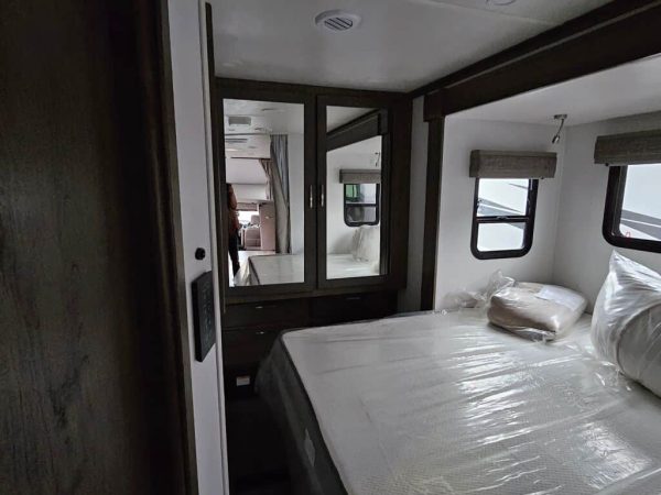 2025 Dynamax Isata 5 Series 30FW - Image 22