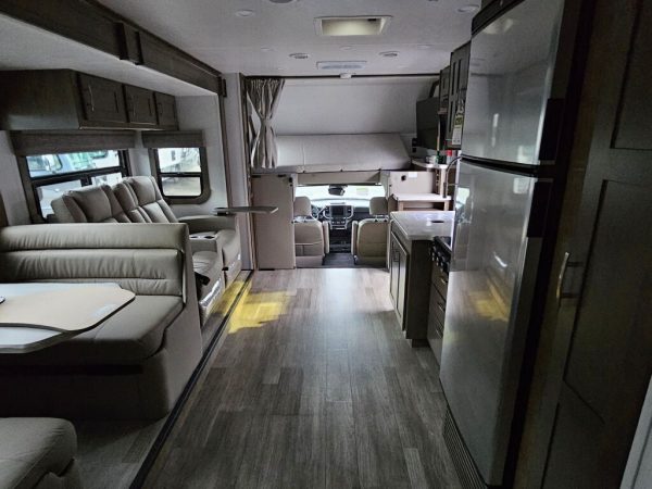 2025 Dynamax Isata 5 Series 30FW - Image 24