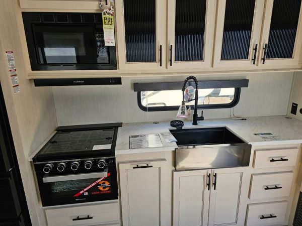 2025 Forest River Sabre 25RLS - Image 19