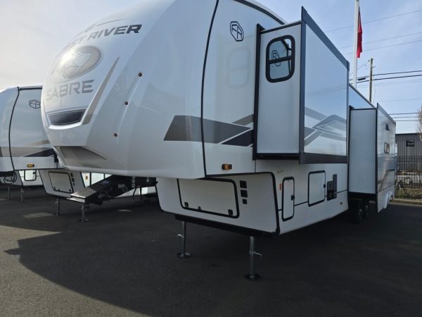 2025 Forest River Sabre 33RLP - Image 13