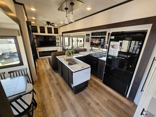 2025 Forest River Sabre 33RLP - Image 11