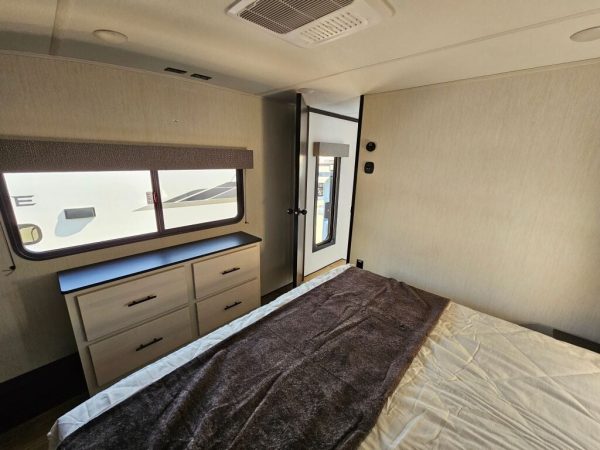 2025 Forest River Sabre 33RLP - Image 32