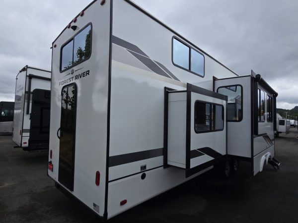 2025 Forest River Sabre 36DBB - Image 7