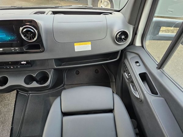 2025 Forest River Sunseeker MBS 2400M - Image 9