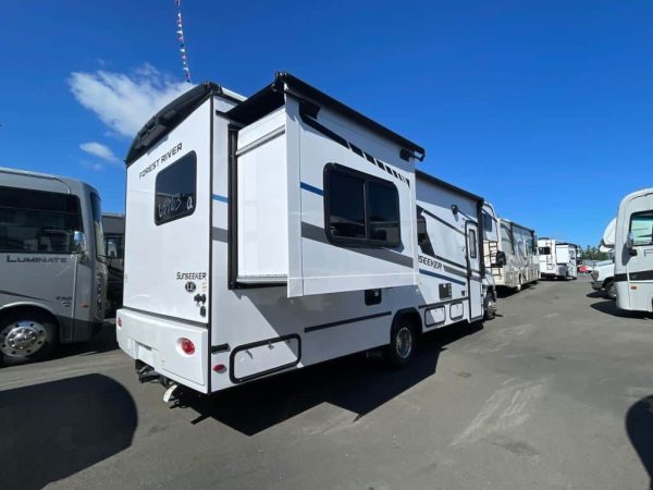 2025 Forest River Sunseeker 2550DSLE - Image 3