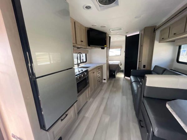 2025 Forest River Sunseeker 2550DSLE - Image 7