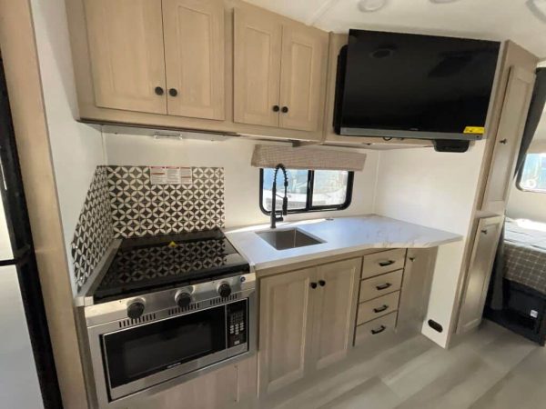 2025 Forest River Sunseeker 2550DSLE - Image 8