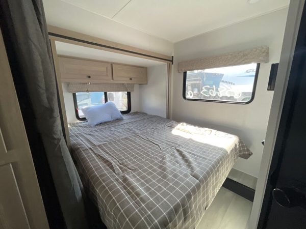 2025 Forest River Sunseeker 2550DSLE - Image 9