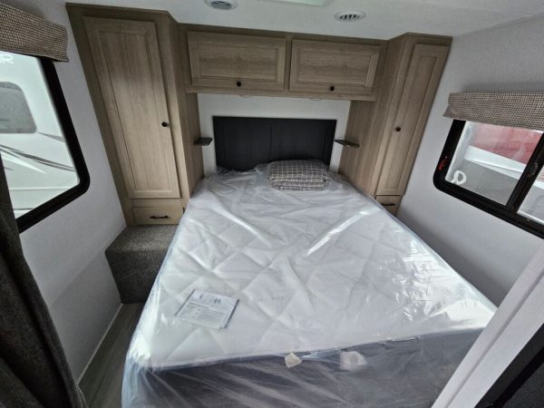 2025 Forest River Sunseeker 2850SLE - Image 14