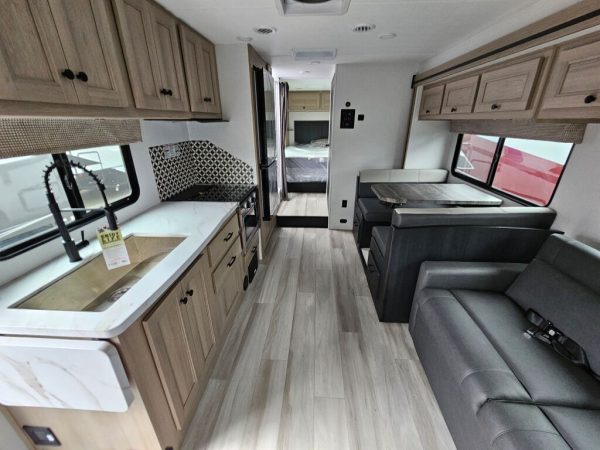 2025 Forest River Sunseeker 2850SLE - Image 7