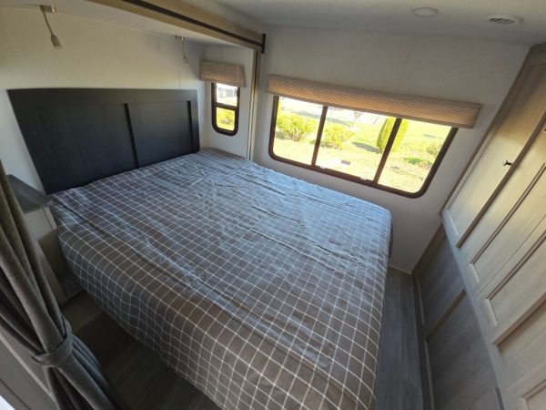 2025 Forest River Sunseeker 3010DS - Image 12