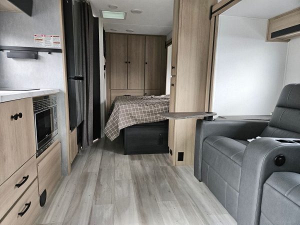 2025 Forest River Sunseeker MBS 2400BDS - Image 11
