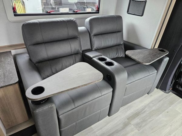 2025 Forest River Sunseeker MBS 2400BDS - Image 12