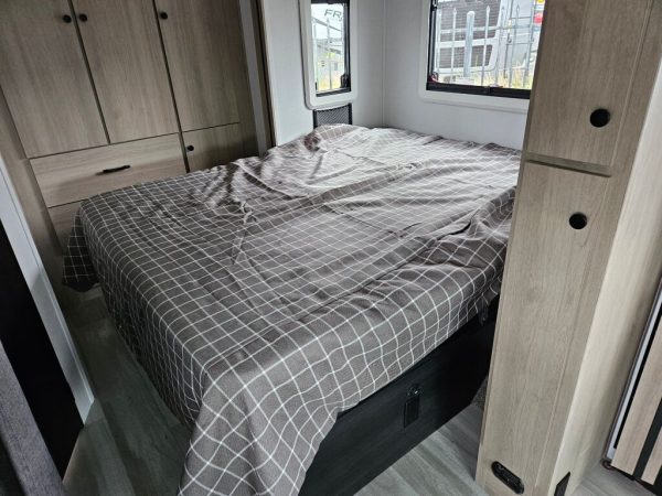 2025 Forest River Sunseeker MBS 2400BDS - Image 13
