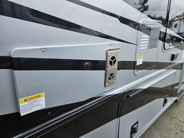 2025 Forest River Sunseeker MBS 2400BDS - Image 7