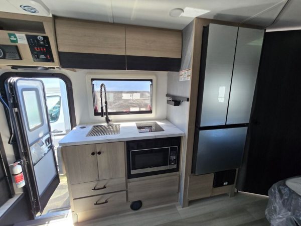 2025 Forest River Sunseeker MBS 2400BDS - Image 12