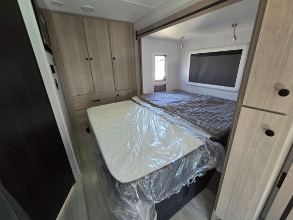 2025 Forest River Sunseeker MBS 2400BDS - Image 13
