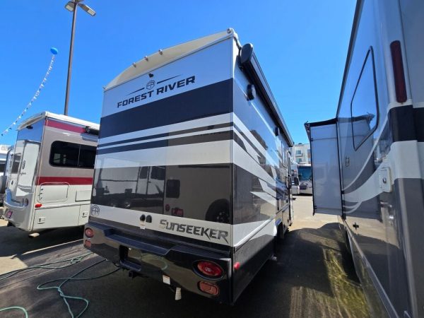 2025 Forest River Sunseeker MBS 2400BDS - Image 3