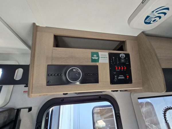 2025 Forest River Sunseeker MBS 2400BDS - Image 8