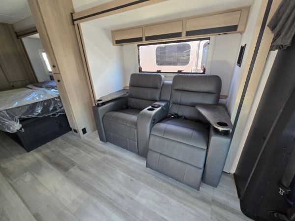 2025 Forest River Sunseeker MBS 2400BDS - Image 9