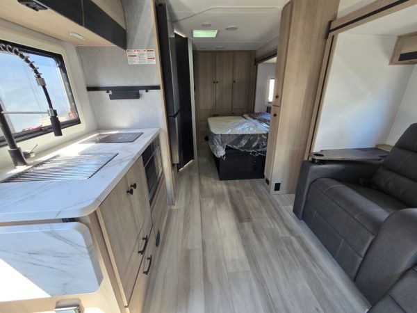 2025 Forest River Sunseeker MBS 2400BDS - Image 10