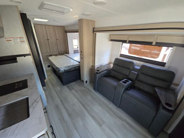 2025 Forest River Sunseeker MBS 2400BDS - Image 13