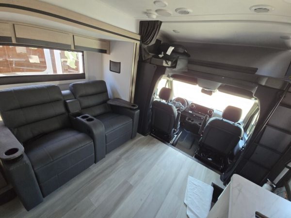 2025 Forest River Sunseeker MBS 2400BDS - Image 16