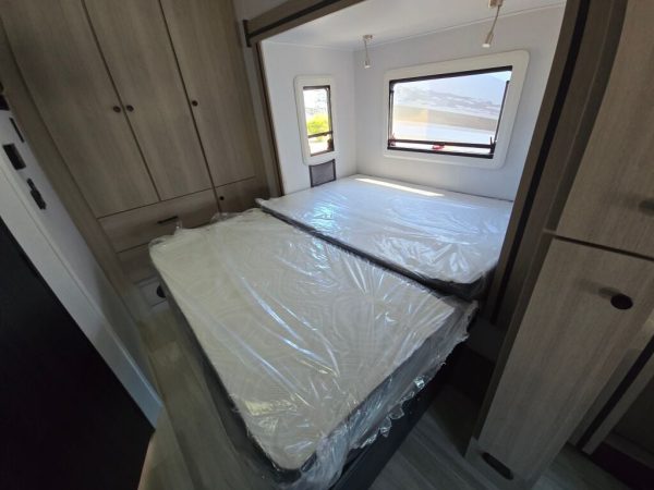 2025 Forest River Sunseeker MBS 2400BDS - Image 17