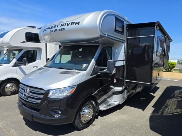2025 Forest River Sunseeker MBS 2400BDS - Image 3