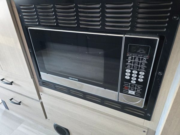 2025 Forest River Sunseeker MBS 2400BDS - Image 23