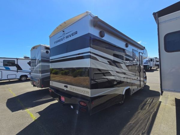 2025 Forest River Sunseeker MBS 2400BDS - Image 8