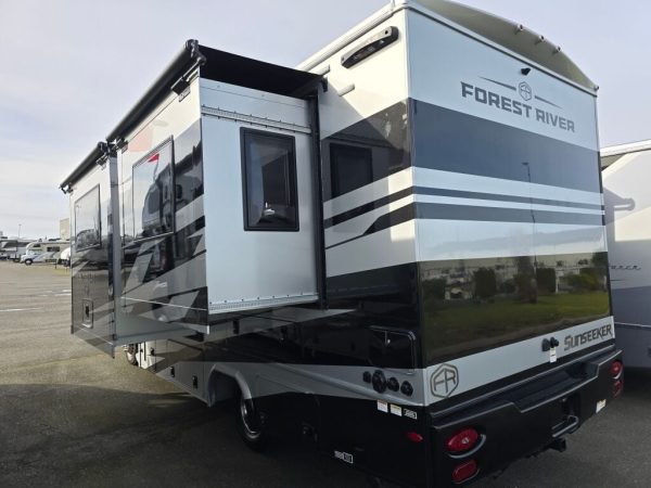 2025 Forest River Sunseeker MBS 2400BDS - Image 4