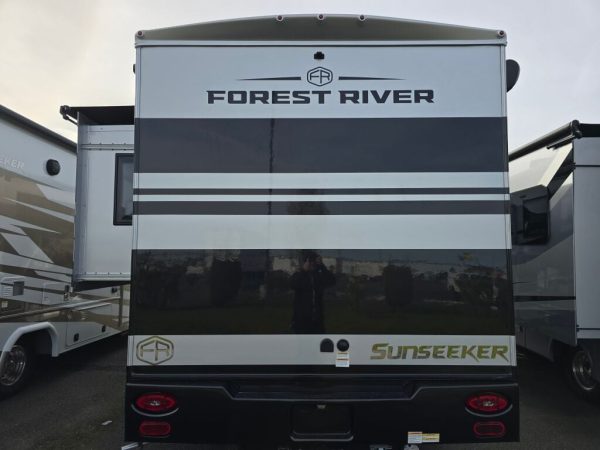2025 Forest River Sunseeker MBS 2400BDS - Image 5