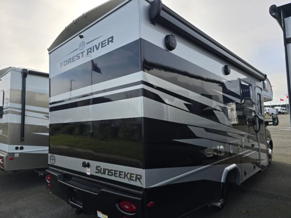 2025 Forest River Sunseeker MBS 2400BDS - Image 6