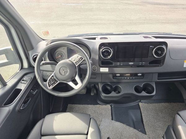 2025 Forest River Sunseeker MBS 2400BDS - Image 9