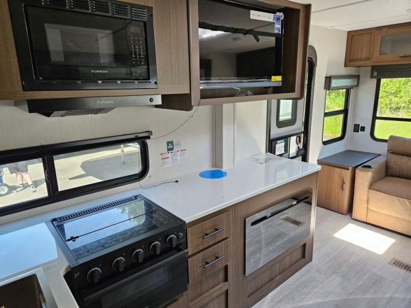 2025 Forest River Wildcat 260RLX - Image 13