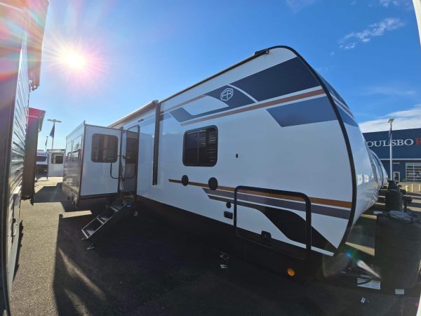 2025 Forest River Wildcat 304MBX - Image 16
