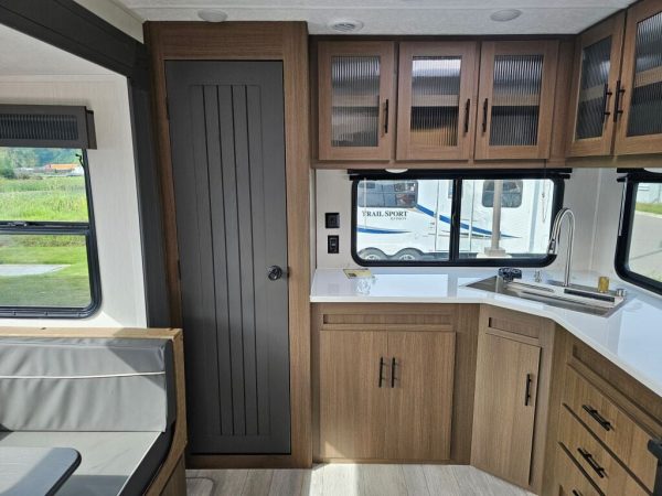 2025 Forest River Wildcat 304MBX - Image 10