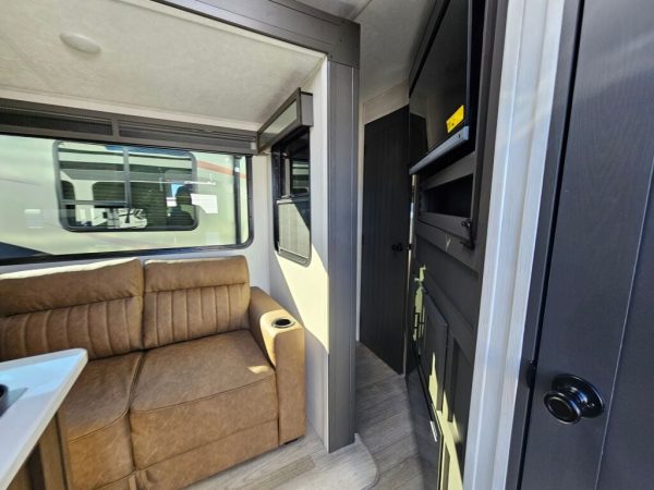 2025 Forest River Wildcat One 264BHX - Image 7