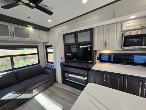 2025 Keystone Alpine 3011CK - Image 7
