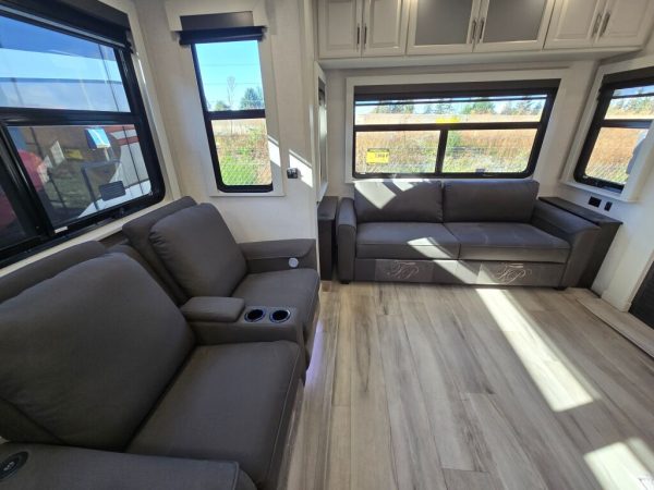 2025 Keystone Alpine 3011CK - Image 8