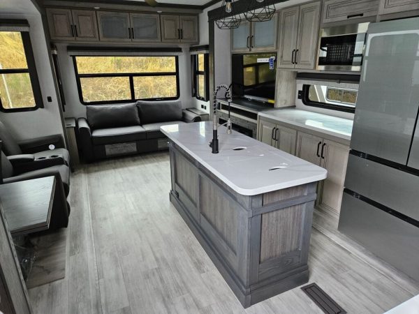 2025 Keystone Alpine 3303CK - Image 5
