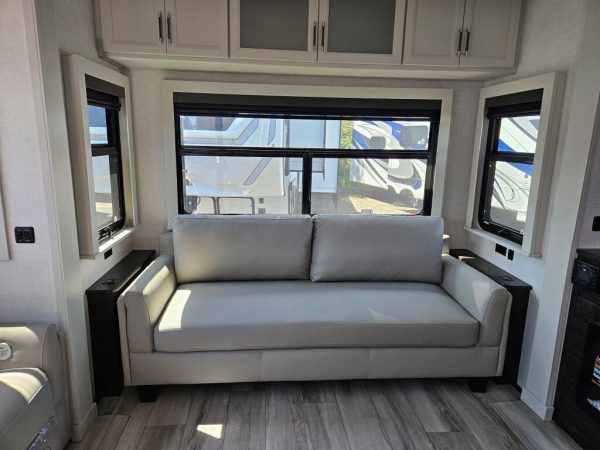 2025 Keystone Alpine 3303CK - Image 12