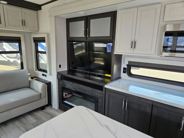 2025 Keystone Alpine 3303CK - Image 13