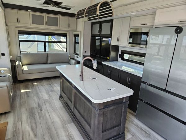 2025 Keystone Alpine 3303CK - Image 10