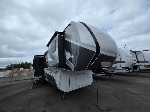 2025 Keystone Alpine 3303CK - Image 2