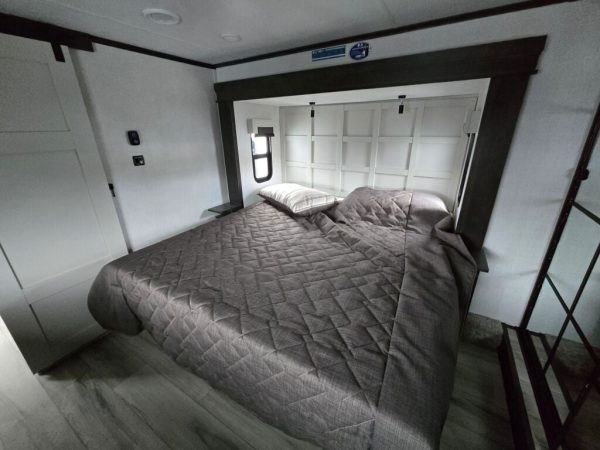 2025 Keystone Alpine 3303CK - Image 13