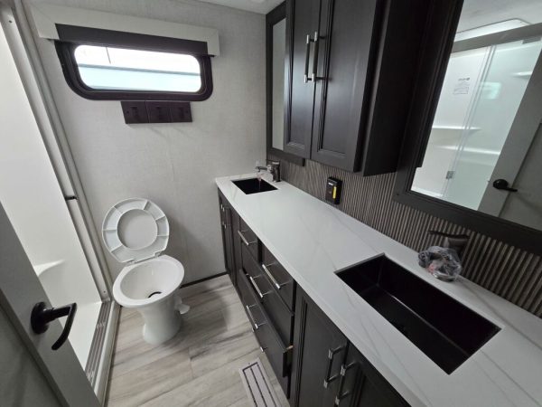 2025 Keystone Alpine 3303CK - Image 15